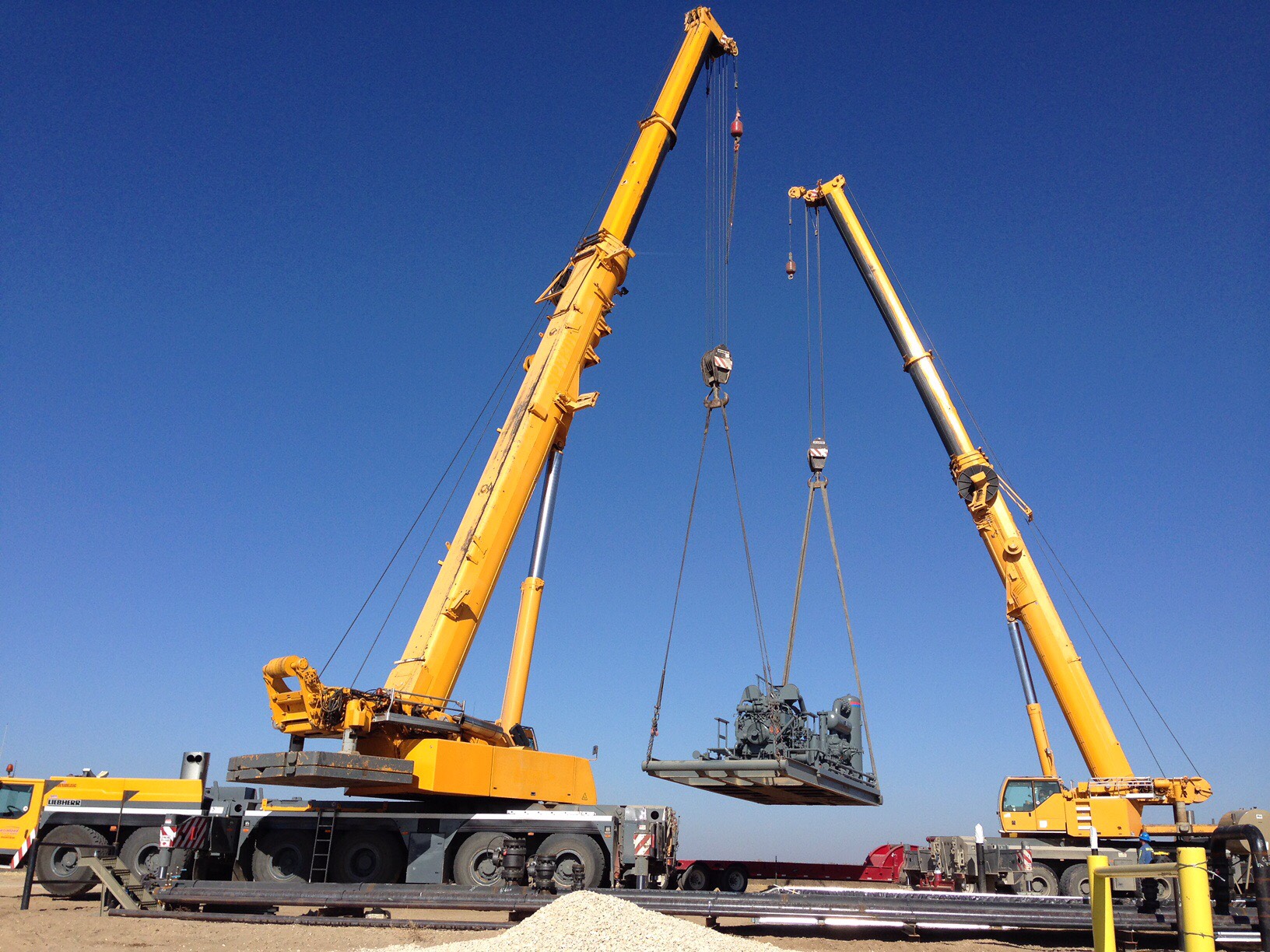 Crane lifting trusses in Johnstown, Colorado